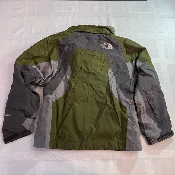 The North Face HyVent 2 in 1 Green & Gray Jacket - Picture 2 of 10